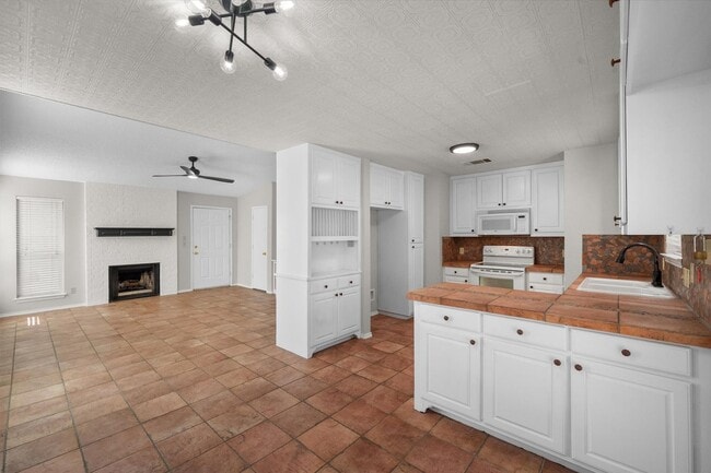 Building Photo - Precious Mansfield 2 Bed 2 Bath