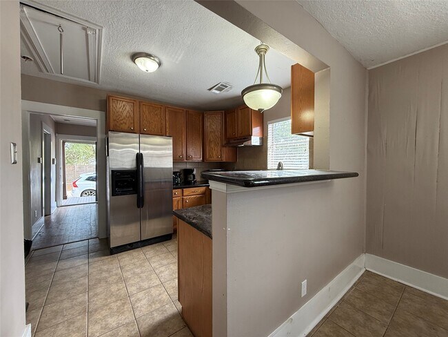 Building Photo - 2519 Paul Quinn St