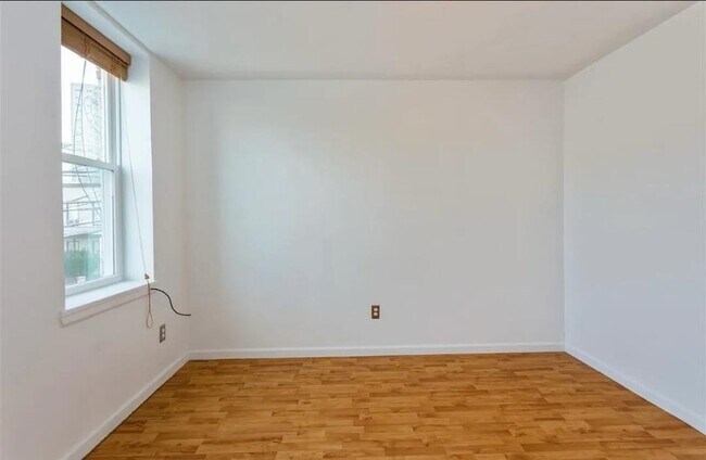 Building Photo - 27 66th St