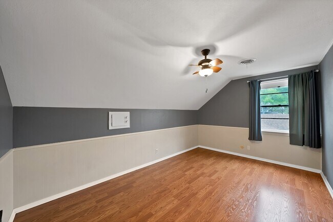 Building Photo - 526 Waggoner Dr