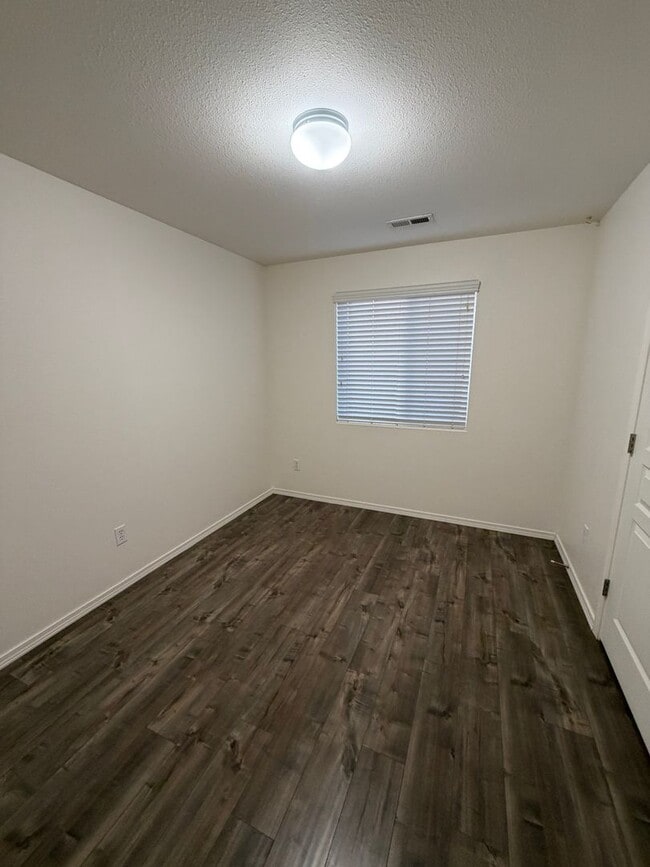 Building Photo - 1636 E Truman Dr