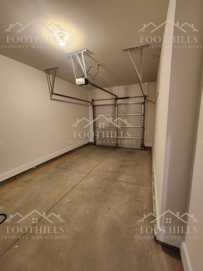 Building Photo - 253 Silo Rdg Dr