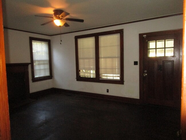 Building Photo - 326 N Magnolia St