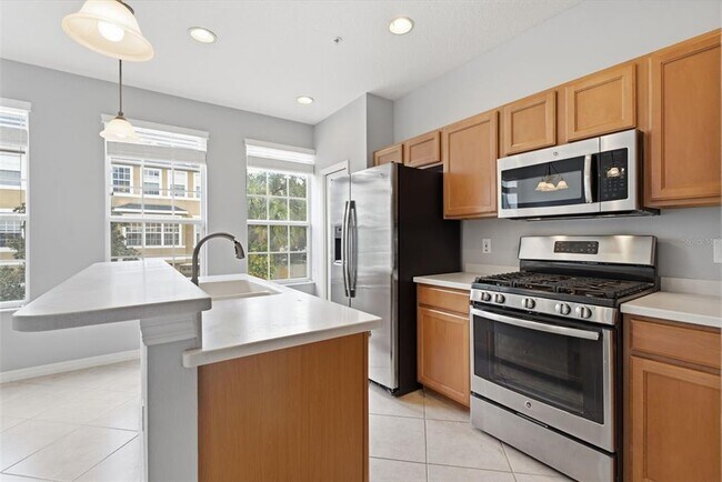 Building Photo - 3011 Pointeview Dr
