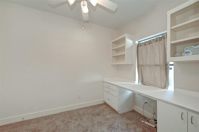 Building Photo - 5723 Larkin St