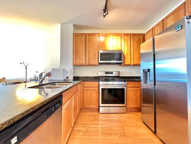 Building Photo - 210 S Desplaines St