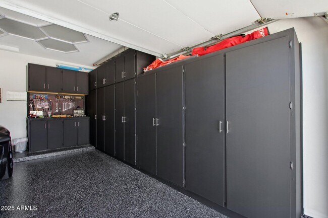 Building Photo - 4629 E Red Bird Rd