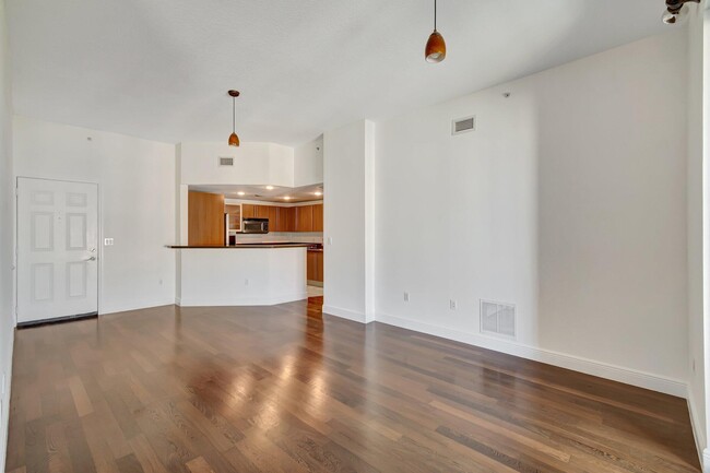 Building Photo - 610 Clematis St