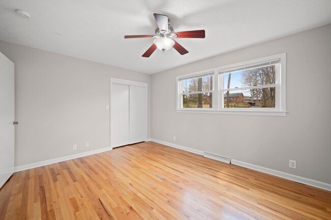 Building Photo - Spacious 4BR (or 3BR + Bonus) with 2 Living Rooms, Screened Porch & 4-Car Garage