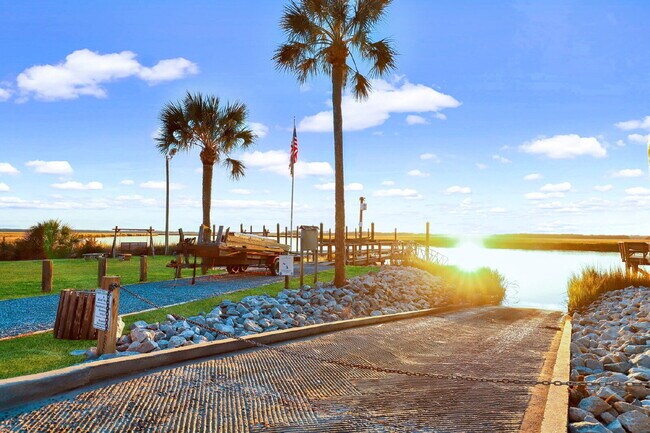 Building Photo - Waterfront Community in Richmond Hill!