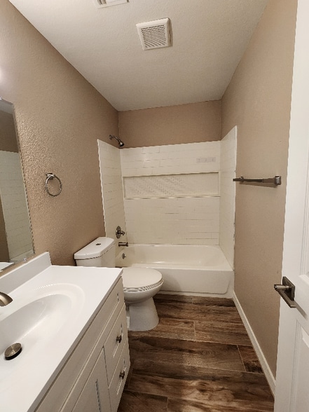 Building Photo - 143 S Doran