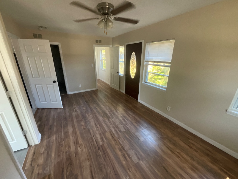 Building Photo - 32 8th Ave SE