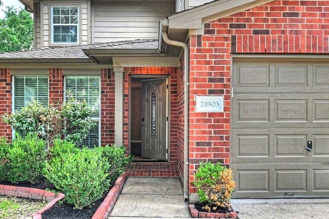 Building Photo - 21803 Manor Ct Dr