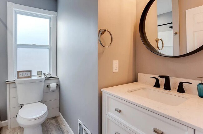 Building Photo - FABULOUS HOUSE FOR RENT