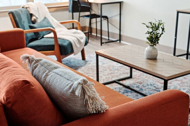 Building Photo - 2922 Elm St