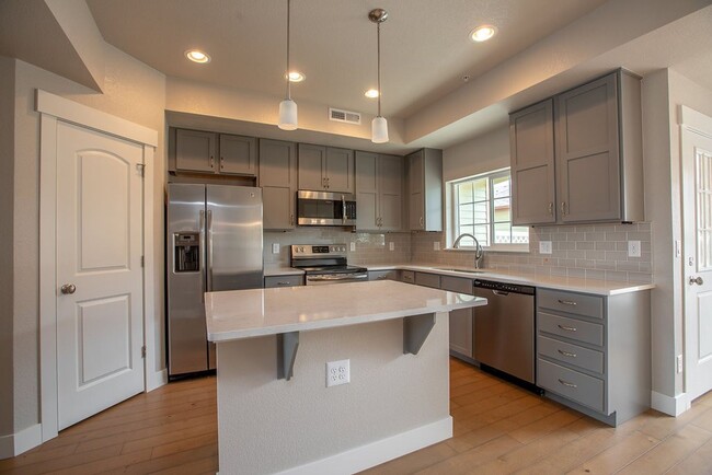 Building Photo - 4902 Brookfield Dr