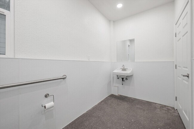 Building Photo - Chenery Street Property
