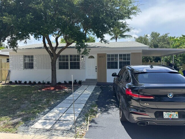 Building Photo - 1657 SW 44th Ave