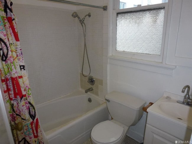 Building Photo - 1111 Jones St