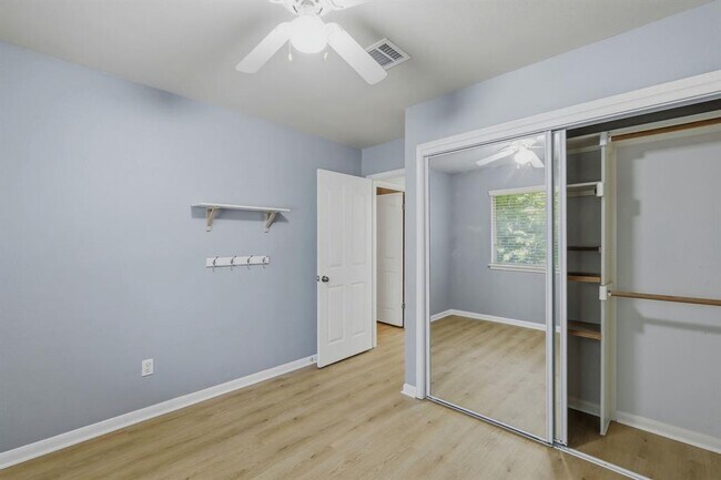Building Photo - 2913 Winchester Dr
