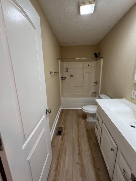 Building Photo - 6901 Ellesmere Dr NW