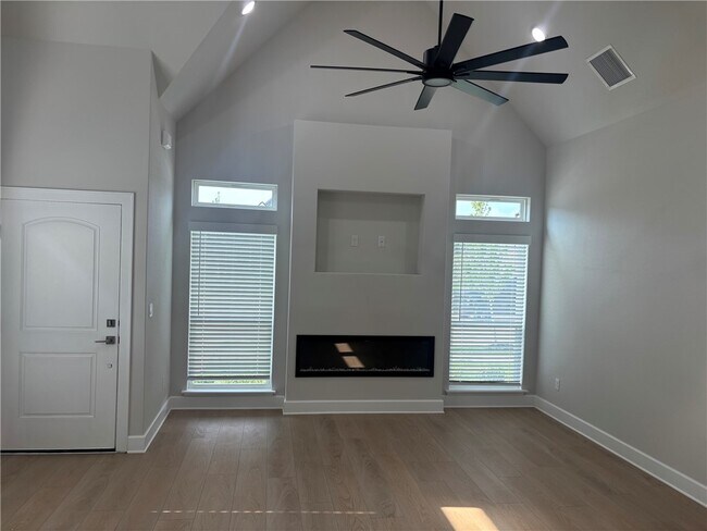 Building Photo - 3101 SW Lovely Ln