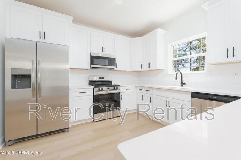 Building Photo - 9261 Dolphin St