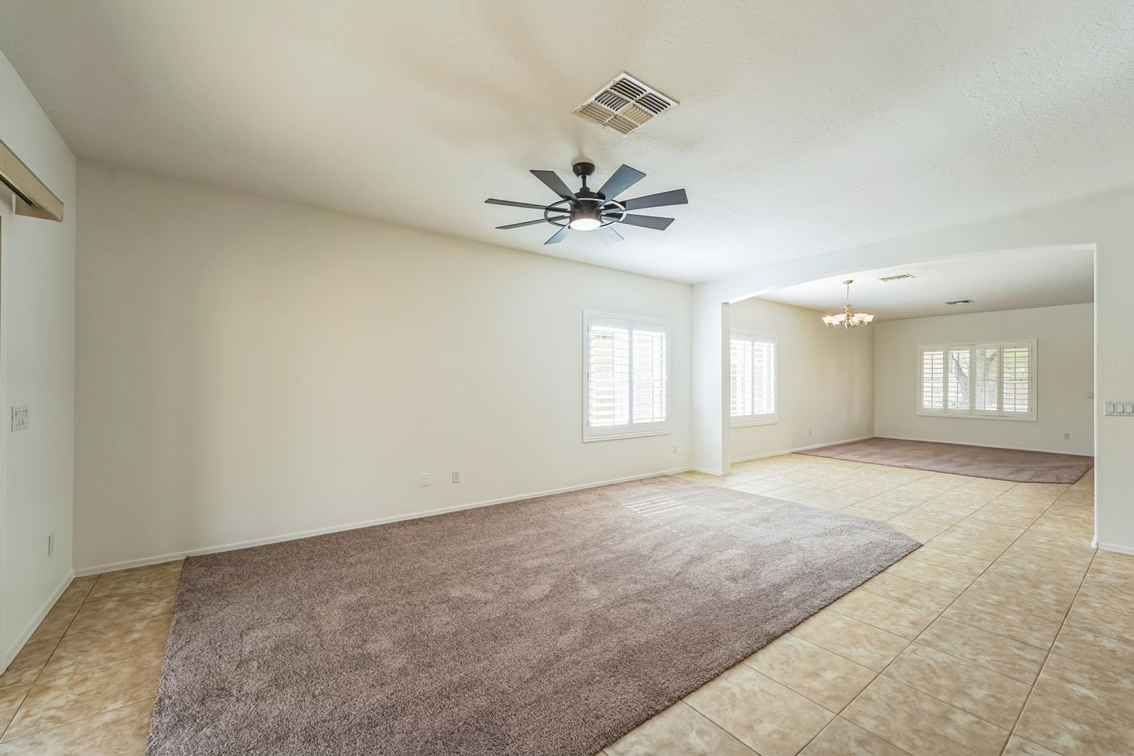 Building Photo - 1268 E Birdland Dr