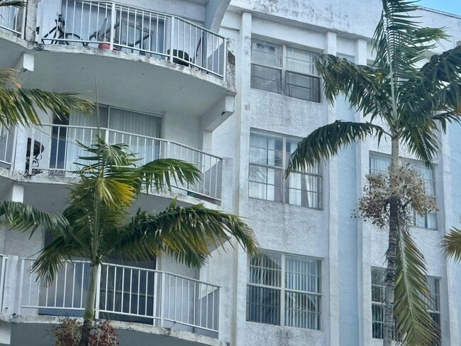 Building Photo - 492 NW 165th St