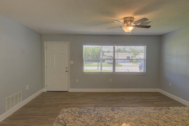 Building Photo - 3210 Westwood Dr