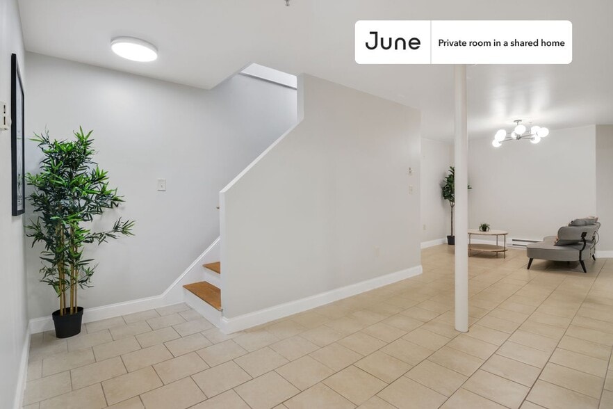 Building Photo - Room in Shared 5 bed/2.5 bath home in Roxbury