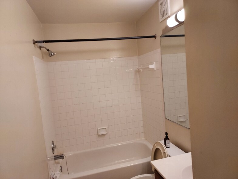 Building Photo - 14023 Vista Dr