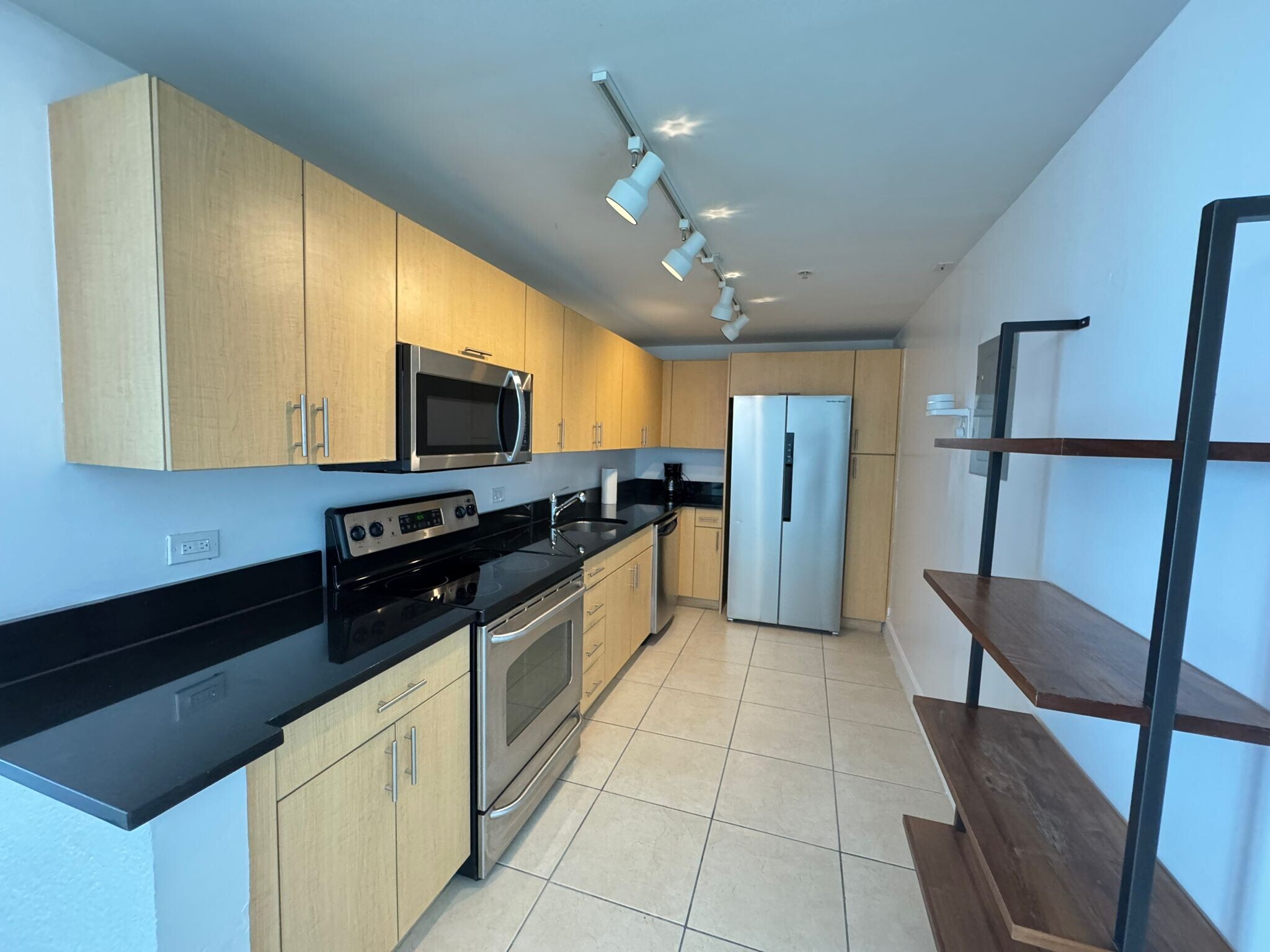 Building Photo - 7501 E Treasure Dr