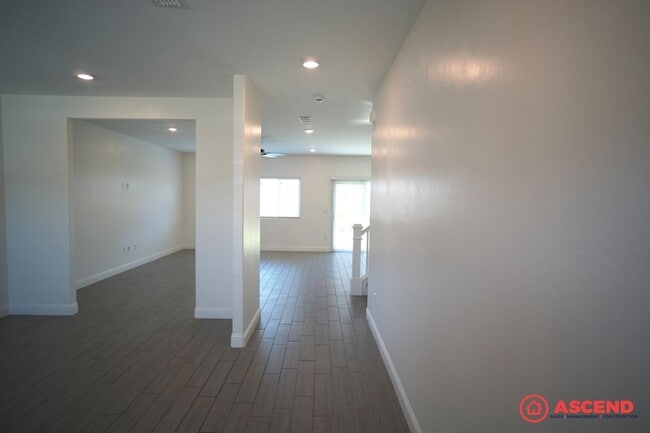 Building Photo - 4 Bedroom House in Gossamer Grove!