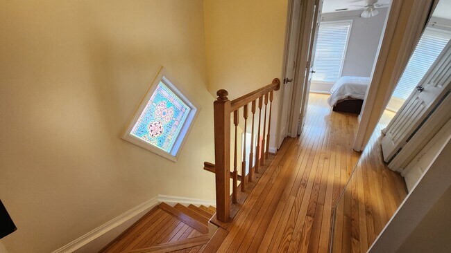 Building Photo - End-unit townhome in highly desired Kingstown