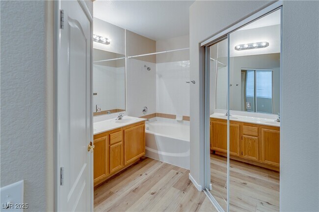 Building Photo - 9901 Trailwood Dr