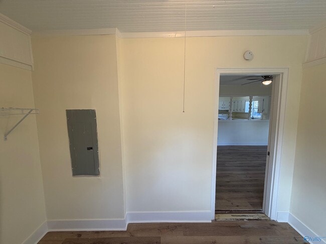 Building Photo - 1821 7th St SE