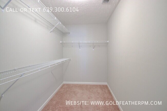 Building Photo - 3365 Tourmaline Dr