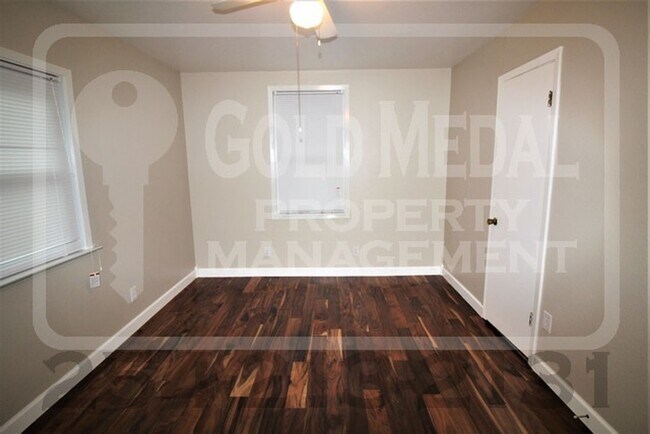 Building Photo - Your New Home Awaits At 1208 E Ave. H!