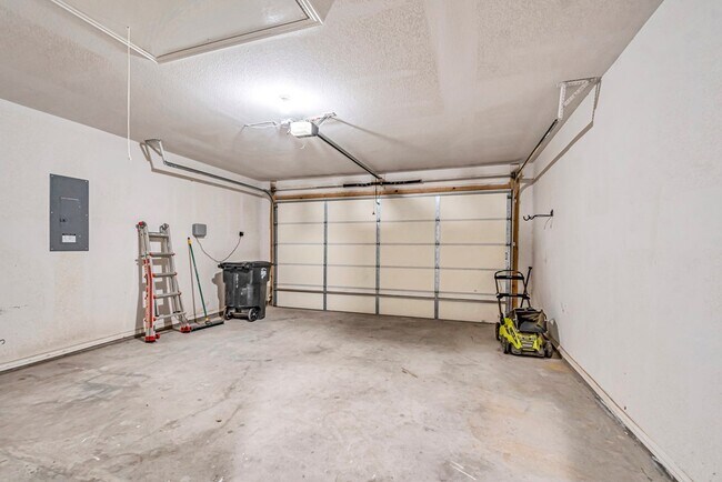 Building Photo - 7017 Kate Reed Dr