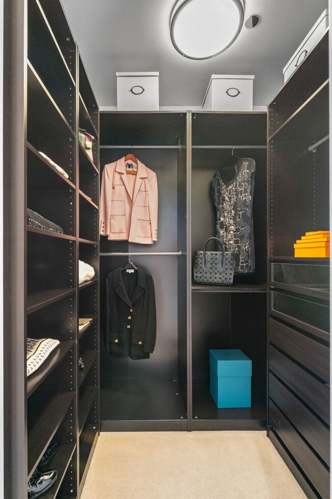 Building Photo - 118 E Erie St