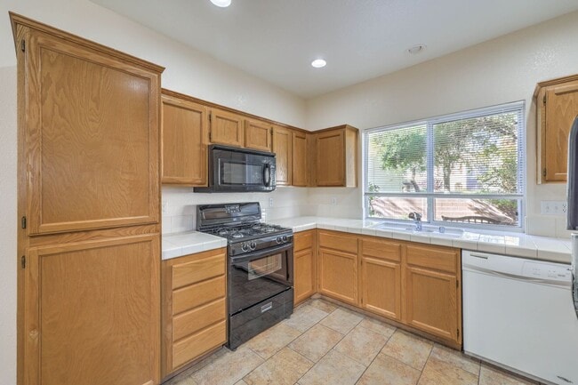 Building Photo - Beautiful 2 story home in Peccole Ranch.