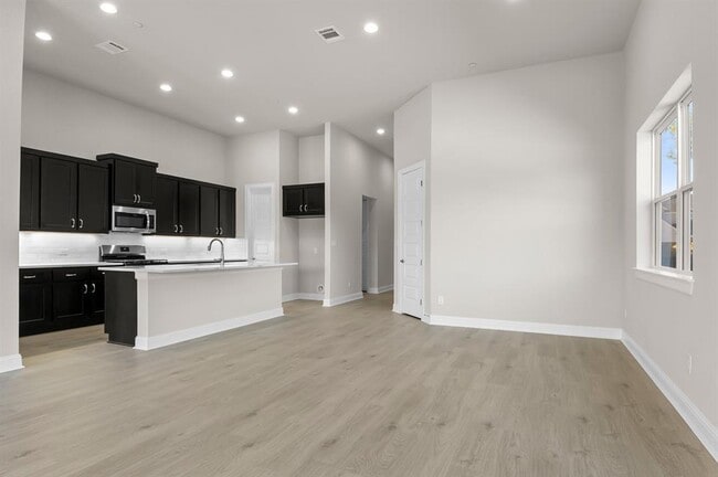 Building Photo - 600 C-Bar Ranch Trl