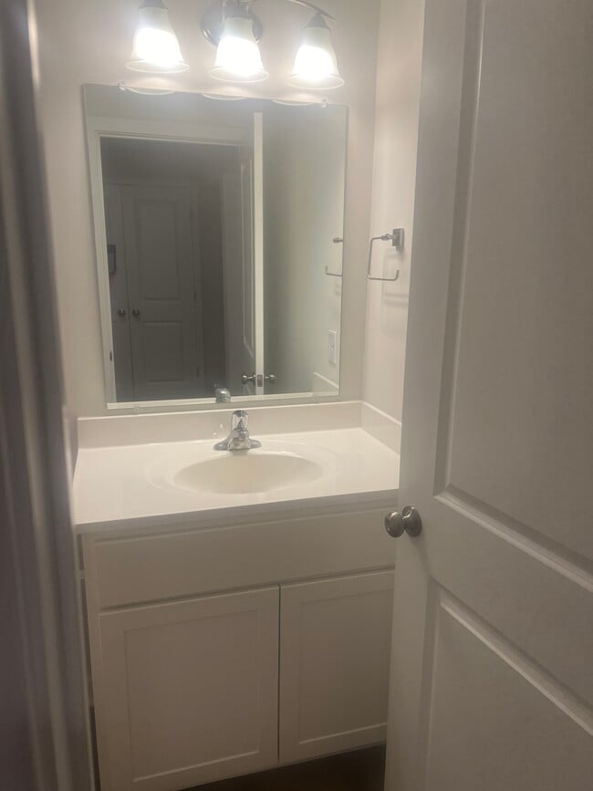 Building Photo - 225 Lahaye Dr