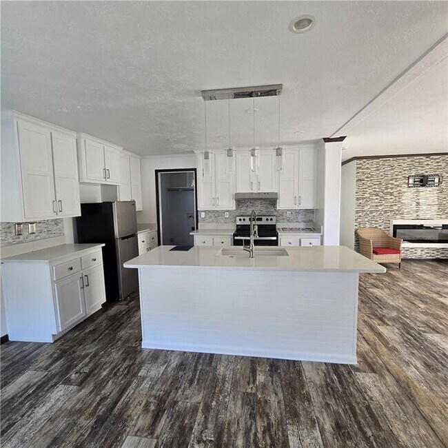 Building Photo - 51 E Cardinal Ln