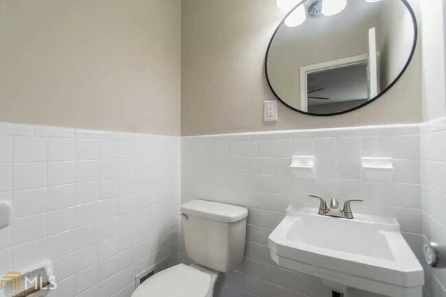 Building Photo - 502 Moseley Rd