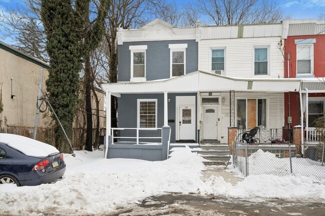 Building Photo - Germantown 4 Bedroom House- Half Bath on the First Floor!