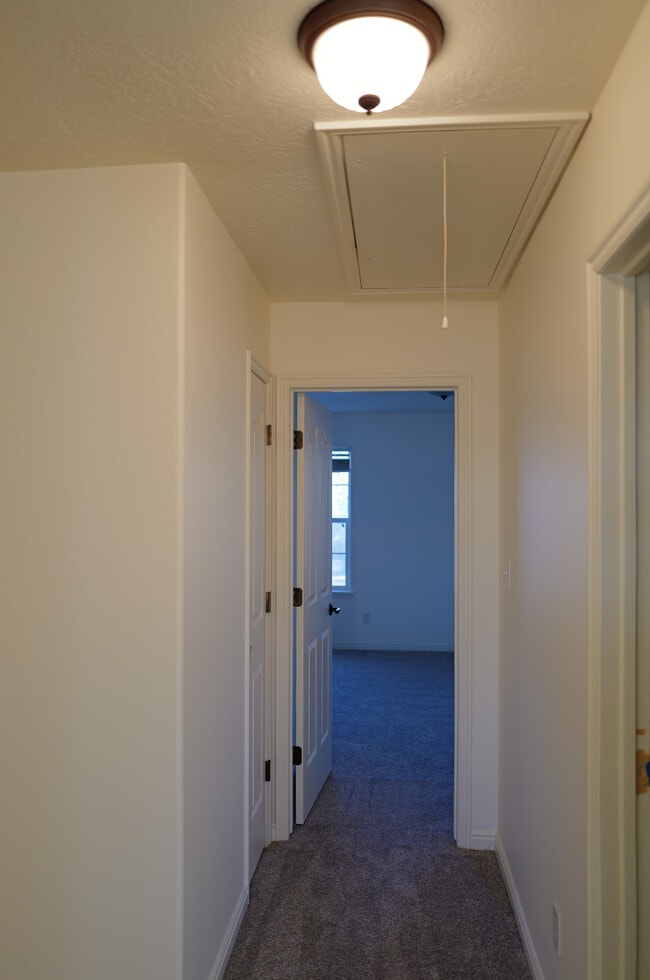 Building Photo - 800 Hamlet Cir S