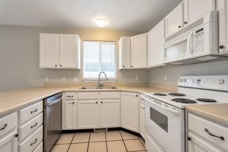 Building Photo - Available Now!   4 bedrooms, 3 1/2 baths P...