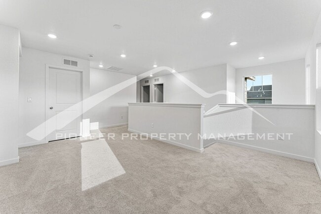 Building Photo - Charming Property with 2 Car Garage and Ce...